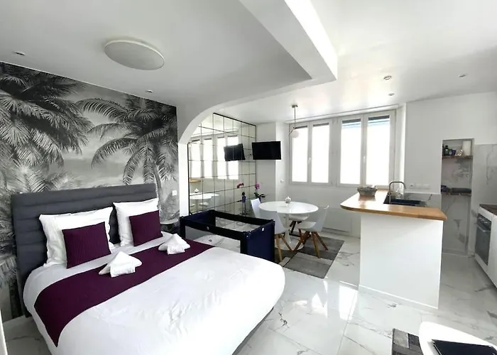 Lumineux A Chartrons / Jardin Public