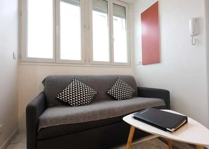 Lumineux A Chartrons / Jardin Public *