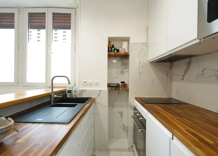 Lumineux A Chartrons / Jardin Public *