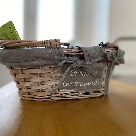 Lumineux A Chartrons / Jardin Public